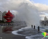 海口迎超强台风摩羯：前夜现巨型闪电，风暴升级警告